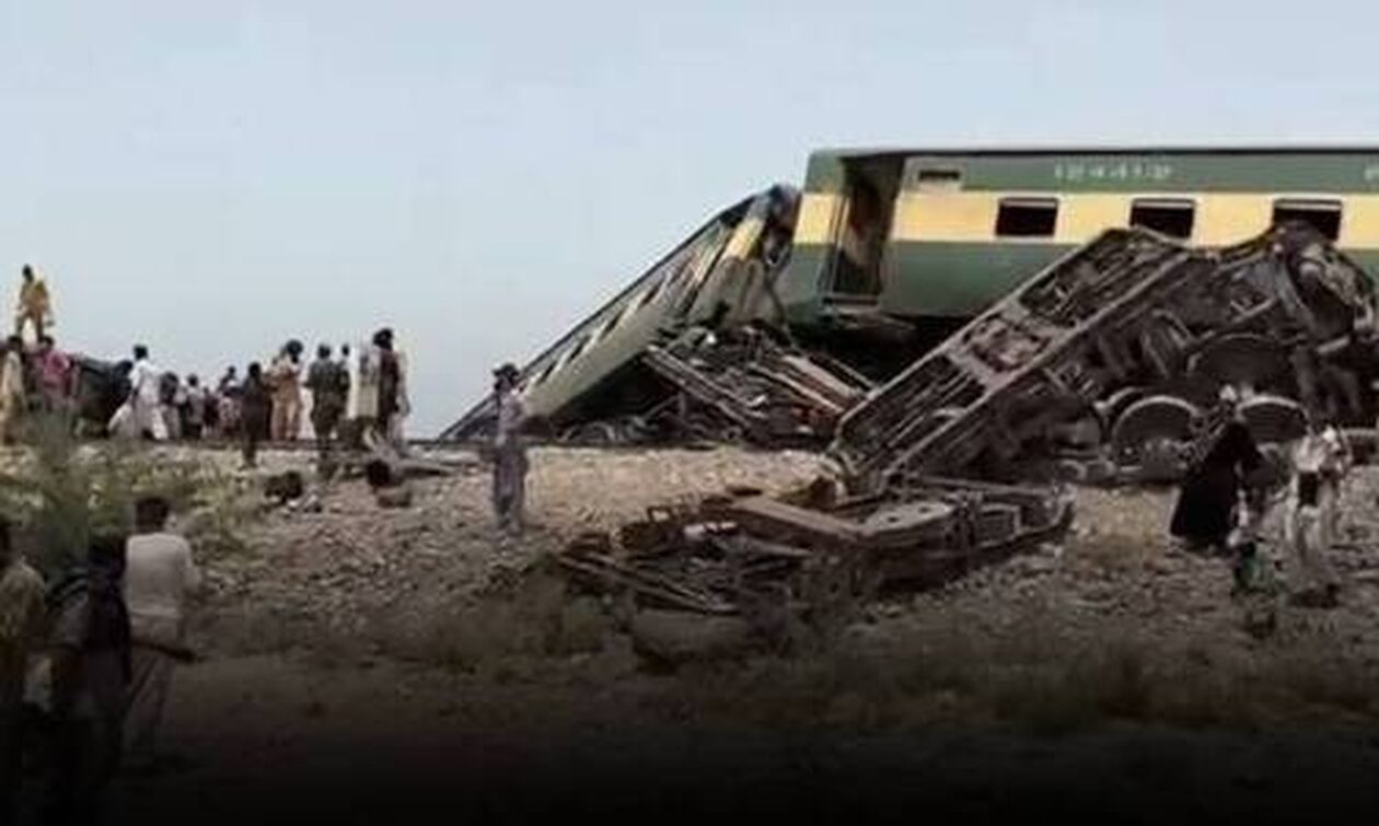 Pakistan/ Del nga shinat treni i pasagjerëve, të paktën 15 të vdekur dhe 50 të plagosur