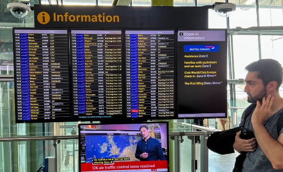 Kaosi me trafikun ajror, 200,000 pushues britanikë të bllokuar në aeroportet e Europës