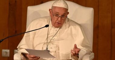 Përkujtimi i Holokaustit/ Papa Françesku: Logjika e urrejtjes dhe dhunës e mohon njerëzimin