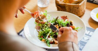 Për të humbur peshë, duhet të hiqni dorë nga këto tre ushqime