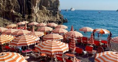 “Nga 40 deri në 700 euro”, Daily Mail i dedikon shkrim shezlongëve më të shtrenjtë të Evropës