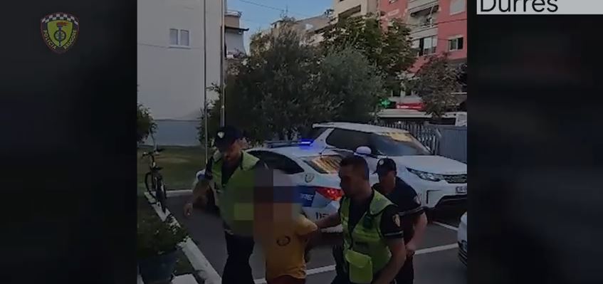 Aksidentoi për vdekje kalimtarin, më pas iku e fshehu makinën/ Arrestohet 34 vjeçari në Durrës