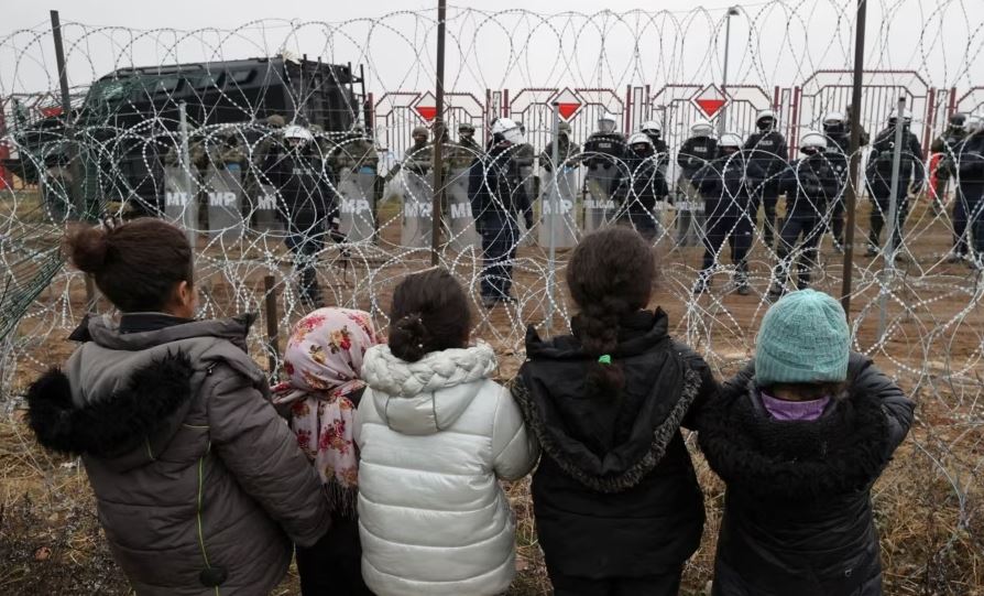 Polonia do të mbajë referendum për kufirin me gjemba me Bjellorusinë