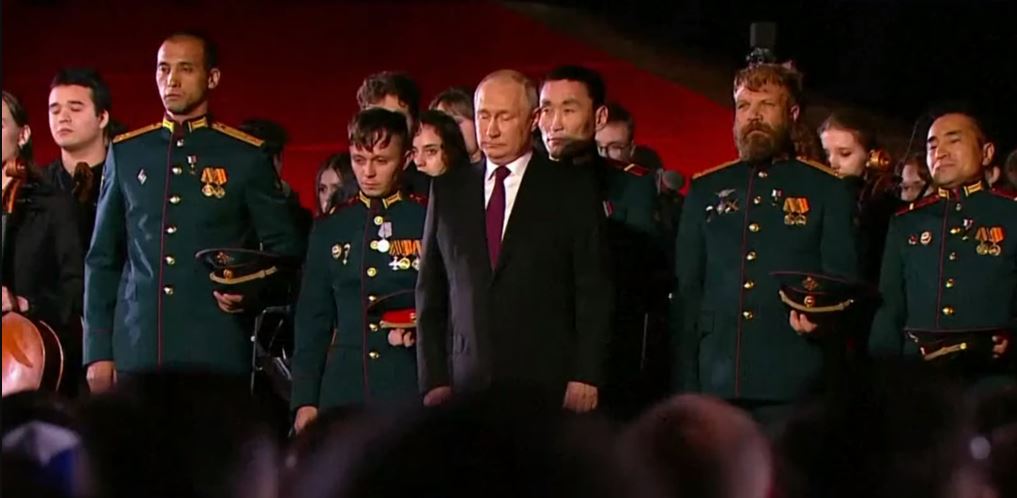 Rrëzimi i avionit të Prigozhin, Putin në koncert i pashqetësuar ndaj aksidentit