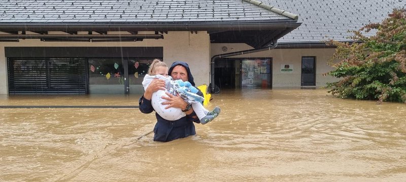 Panik në Slloveni, përmbytjet rrezikuan jetën e 22 fëmijëve në një kopsht