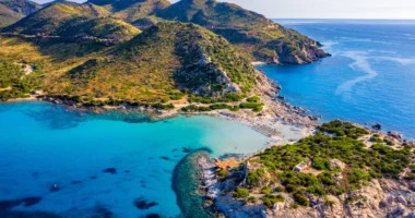 Arrestohet turisti francez, tentoi të largohet nga Sardenja me 41 kg guralecë me vete