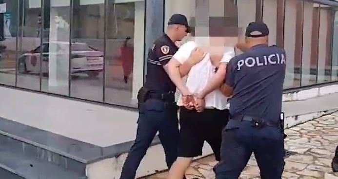 Hodhi armën dhe tentoi të largohet me vrap nga blutë, arrestohet 34-vjeçari me precedent penale në Shkodër