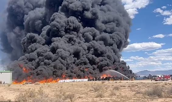 Fabrika e riciklimit përfshihet nga flakët, frikë për ndotje mjedisore