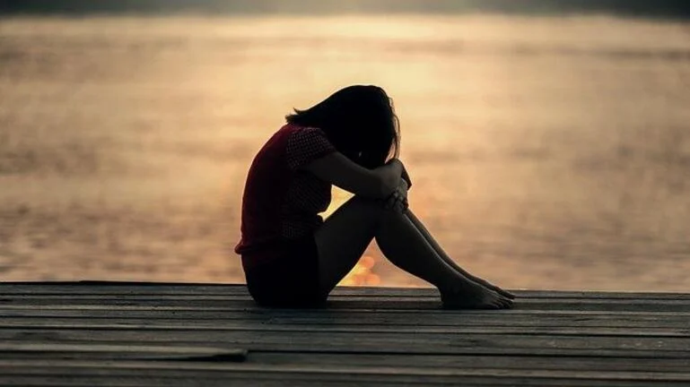 E rëndë në Greqi/ 40 vjeçarja denoncon partnerin: Ka abuzuar me 5 fëmijët e mi