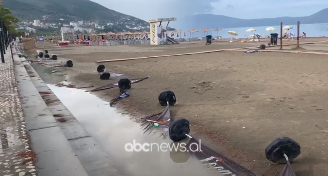 Moti i keq në Vlorë, rrëshqitje dherash dhe probleme në disa zona në plazh