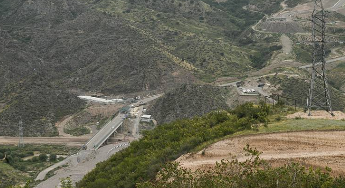 Situata rreth korridorit të Laçinit, tensione mes Azerbajxhanit dhe Armenisë