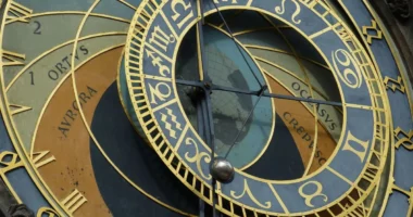 Dy shenjat e Horoskopit që do kenë zhvillime në dashuri dhe para nga Hëna e Re