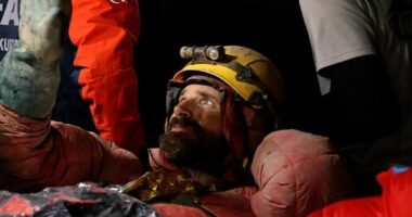 I bllokuar që prej 2 shtatorit, amerikani nxirret nga një prej shpellave më të thella në Turqi