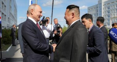 Takimi Putin-Kim Jong Un, dy liderët shkëmbejnë pushkë si dhurata