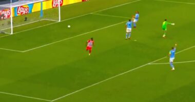 VIDEO/ “Shokohet” Manchester City, Crvena kalon në avantazh