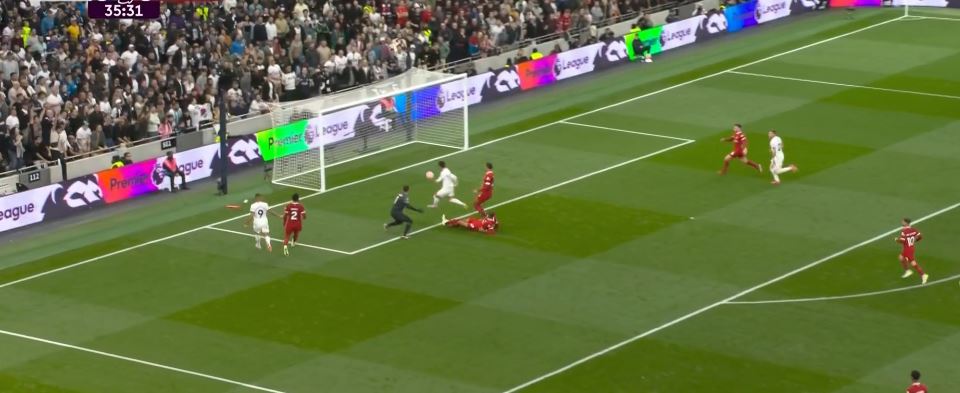 VIDEO/ Tottenham në avantazh ndaj Liverpool, “të kuqtë” me një lojtar më pak