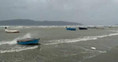 Pritet përkeqësim i motit, pezullohen për tre ditë lundrimet në Vlorë