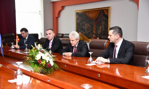 Ali Ahmeti dhe Artan Grubi vizitë jo-zyrtare në Kosovë, shmangin Albin Kurtin