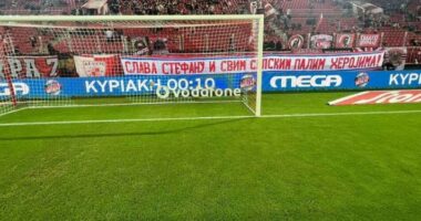 Nuk kanë fund incidentet, tifozët grek shpalosin banderolën “Kosova është Serbi”