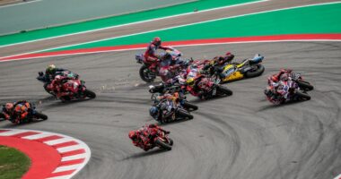VIDEO/ Aksident i frikshëm në garën e Katalonjës, piloti i Moto GP përfundon në spital