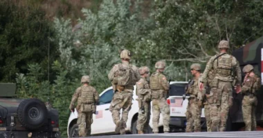 Përplasjet në veri/ Reagon NATO: KFOR ka vepruar në koordinim të ngushtë me Policinë e Kosovës