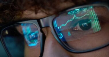 Ekspertët: Syzet me filtër të dritës blu janë të padobishme