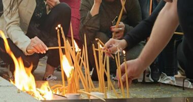 Serbët në veri ndezin qirinj për tre terroristët e vrarë