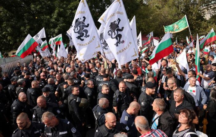 Nacionalistët bullgarë protestojnë kundër bazave të NATO-s, duan largimin e qeverisë