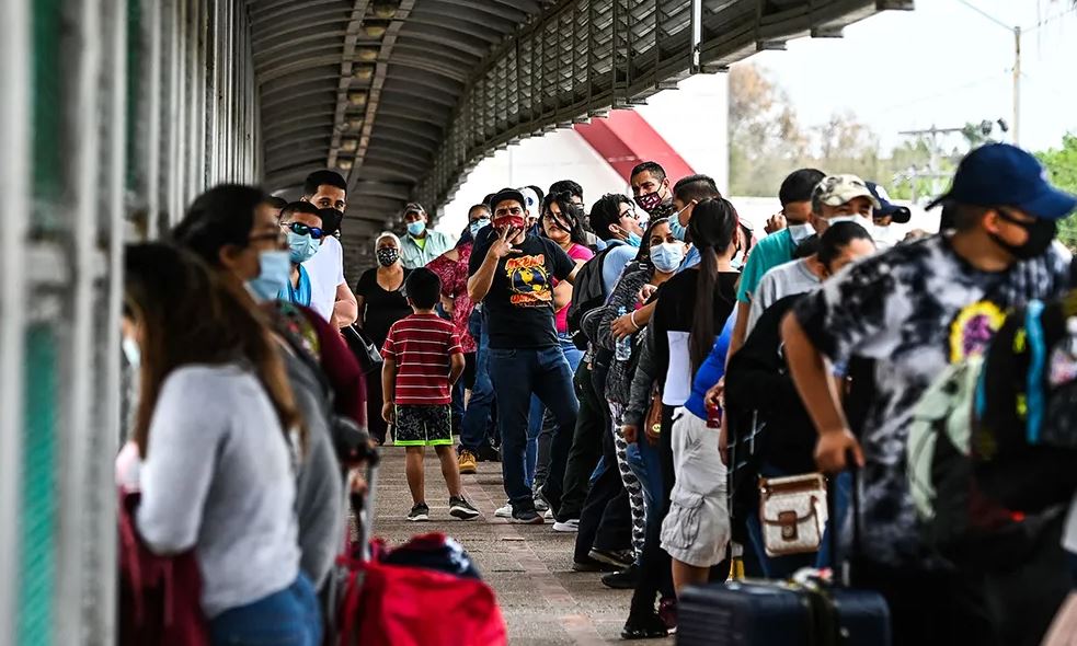 Rekord emigrantësh në kufirin SHBA-Meksikë, qeveria merr masa për parandalim