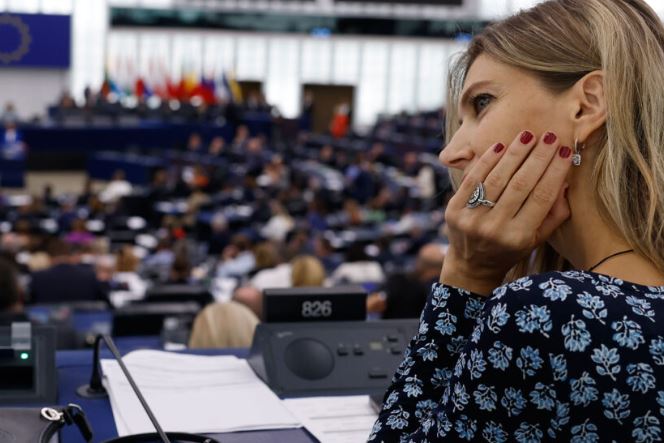 Eva Kaili rikthehet në Parlamentin Europian pas skandalit të Katargate