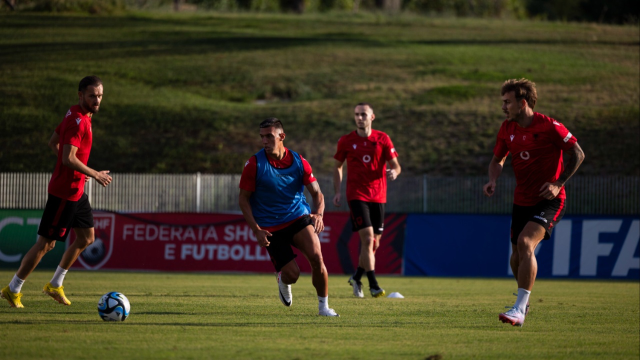 Euro 2024/ Kombëtarja rikthehet në Shqipëri, stërvitet në prag të duelit me Poloninë