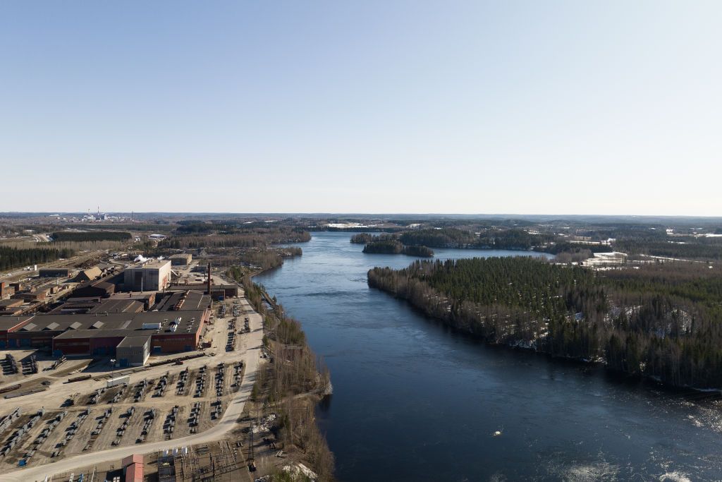 Rusia po investon në baza ushtarake përgjatë kufirit finlandez