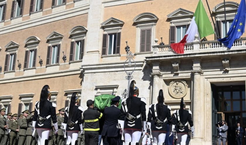 Italia i jep lamtumirën e fundit ish-presidentit Giorgio Napolitano, marrin pjesë zyrtarë të lartë vendas dhe të huaj