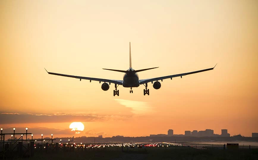 Panik në ajër, avioni i “United Airlines” merr kthesën e papritur dhe ndryshon destinacion