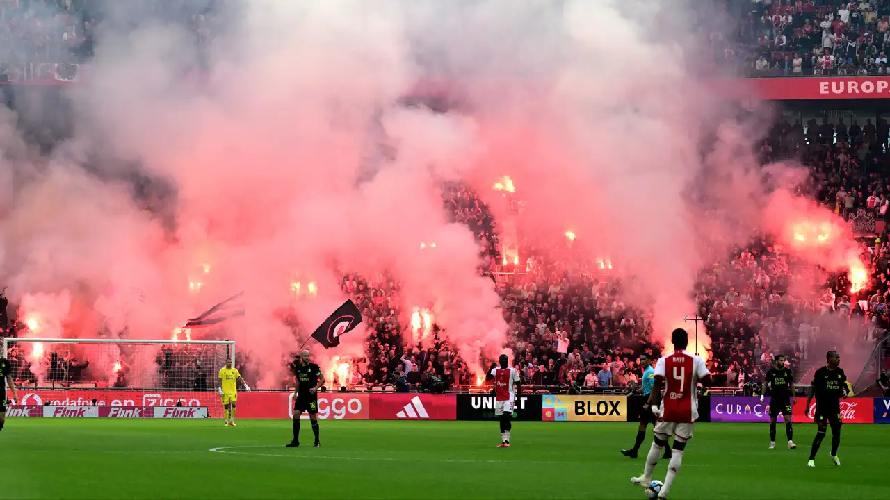 Tifozët ndërprenë ndeshjen, Eredivisie merr vendimin për “klasiken” Ajax-Feyenoord