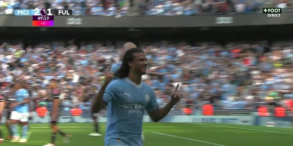 VIDEO/ Manchester City në avantazh, Ake autori i golit