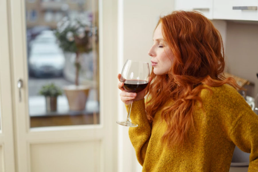 Studimi: Gratë që pinë verë plaken më ngadalë