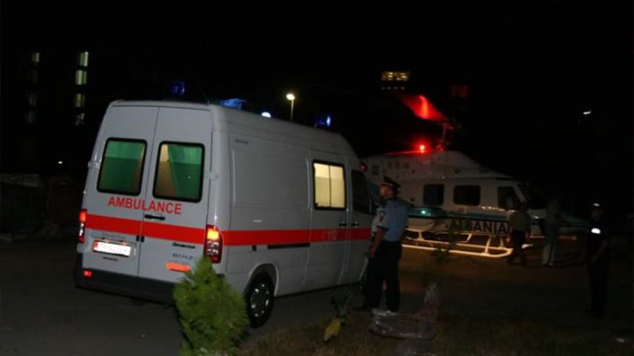 Hidhet nga kati i pestë i pallatit 45-vjeçarja në Tiranë, dërgohet me urgjencë në spital