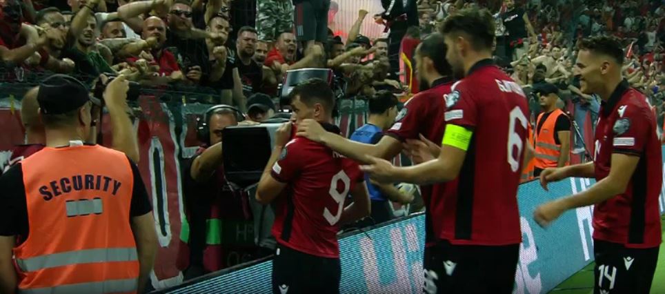 VIDEO/ Asani “çmend” një komb të tërë, Shqipëria në avantazh me një gol “përrallor”