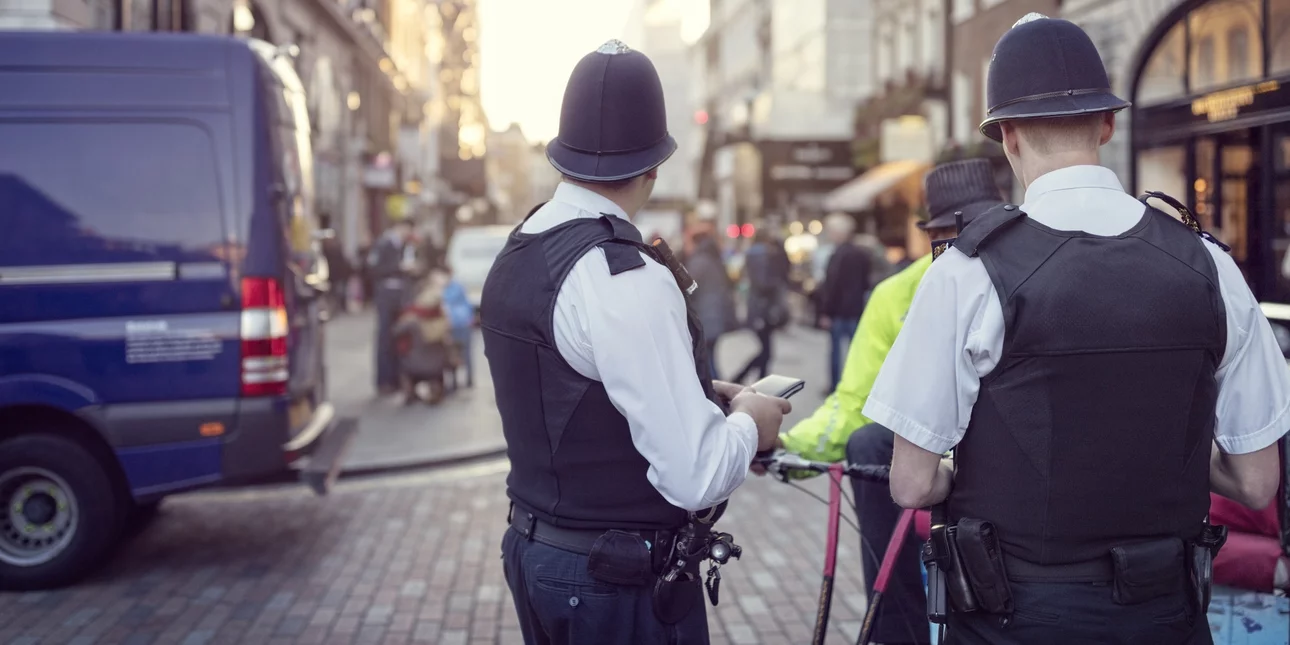 Britani, rreth 1 mijë policë të pezulluar dhe sanksionuar për shkak të skandaleve ku janë përfshirë