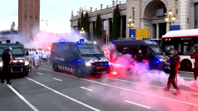 Nuk mungojnë trazirat nga tifozët në Champions League, tifozët belg përplasen me policinë në Spanjë