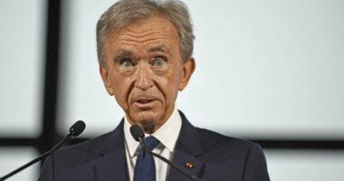 Njeriu i dytë më i pasur në botë nën hetim nga prokuroria franceze për pastrim parash