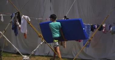 Fshehën emigrantët në mobilje dhe tentuan t’i transportojnë në Britani, burg për çiftin francez