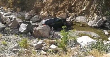 Aksident në rrugën e Arbrit, makina bie në përrua