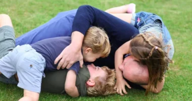 Çfarë shikojnë Princi George dhe Princesha Charlotte në TV?