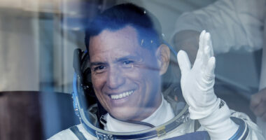 Frank Rubio theu rekordin si astronauti që ka qëndruar më shumë në hapësirë