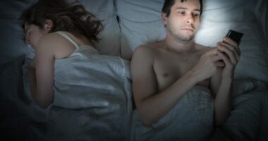 Nuk mund të flini lehtë? Metoda e një ushtari të Luftës së Dytë Botërore mund t’ju ndihmojë