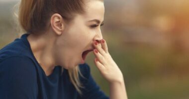 Këtë nuk e keni ditur! Pse hapja e gojës është ngjitëse