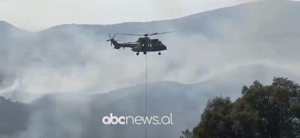 Digjen 3 banesa në Finiq/ Mbërrin ndihma nga ajri, helikopteri po shuan flakët