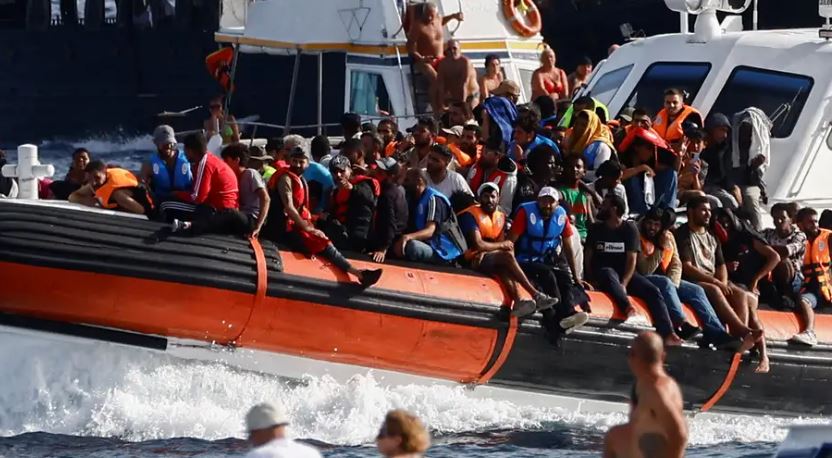 Sërish zbarkojnë barka me emigrantë në Lampeduza